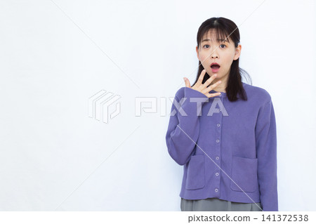 驚訝又驚訝的女人 141372538