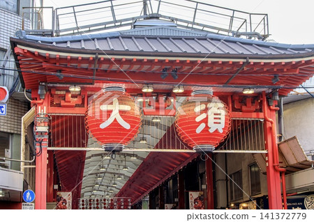 名古屋市大須商店街仁王門街上的大燈籠 141372779