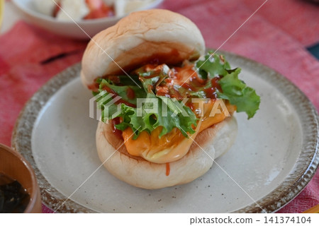 Delicious cheeseburger Delicious cheeseburger 141374104