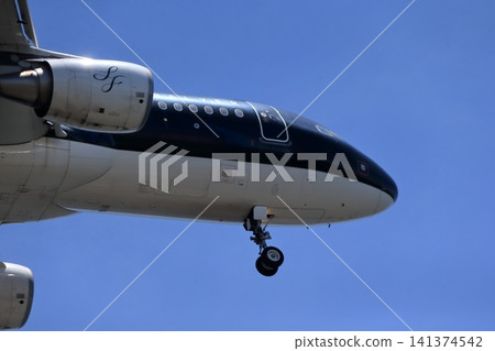 起飛和著陸一架客機 起飛和著陸一架客機 141374542