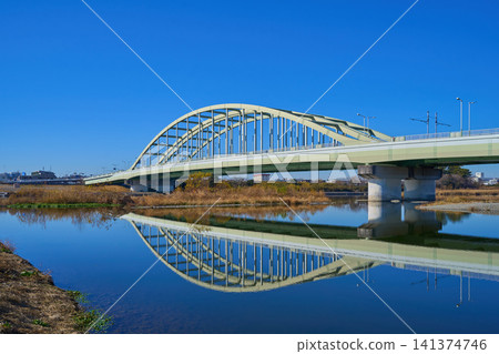 A view of the Tama Aqueduct Bridge reflected on the surface of the Tama River, from Higashi-Izumi, Komae City, Tokyo. 141374746