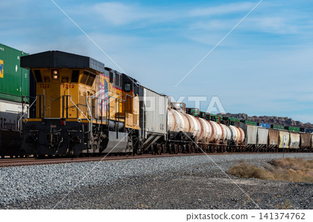 聯合太平洋鐵路公司的油罐車 聯合太平洋鐵路公司的油罐車 141374762