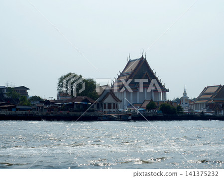 17 March 2017, Wat Kalayanamitr Varamahavihara is a Buddhist temple in Bangkok, Thailand on bank of the Chao Phraya River under pale sky 17 March 2017, Wat Kalayanamitr Varamahavihara is a Buddhist temple in Bangkok, Thailand on bank of the Chao Phraya River under pale sky 141375232