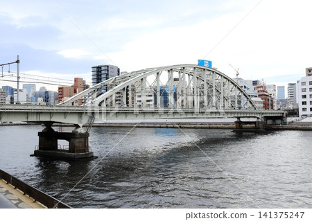 東京城市景觀:兩國車站附近的隅田川 東京城市景觀:兩國車站附近的隅田川 141375247