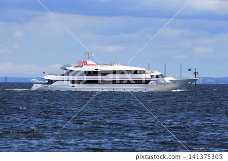 Tokyo Bay and chartered cruisers Tokyo Bay and chartered cruisers 141375305