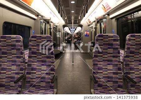 英國倫敦伊莉莎白線地鐵車廂內 英國倫敦伊莉莎白線地鐵車廂內 141375938
