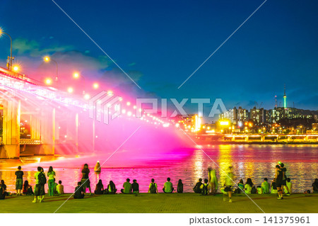 Seoul, Banpo Hangang Park: Moonlight Rainbow Fountain and Namsan Tower Seoul, Banpo Hangang Park: Moonlight Rainbow Fountain and Namsan Tower 141375961