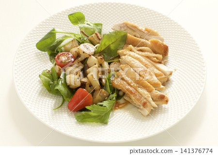 Sautéed chicken and lotus root baby leaf salad Sautéed chicken and lotus root baby leaf salad 141376774