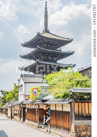 京都府（7月）[旅遊目的地] 京都府：祇園祭，日本三大祭之一；漫步於迷人的古老街道。 141382767