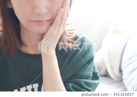 女子牙痛 141383057