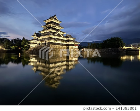 松本城堡夜景 松本城堡夜景 141383801