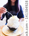 Eating shaved ice [A summer tradition] 141384928