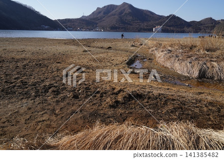 群馬縣,富士川下游,流入榛名湖的唯一河流,靠近湖口,2026 年 1 月 18 日。 群馬縣,富士川下游,流入榛名湖的唯一河流,靠近湖口,2026 年 1 月 18 日。 141385482