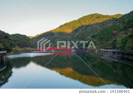 Minamikawachi Bridge, a nationally designated important cultural property, spans the Kawachi Reservoir in Yahatahigashi Ward, Kitakyushu City Minamikawachi Bridge, a nationally designated important cultural property, spans the Kawachi Reservoir in Yahatahigashi Ward, Kitakyushu City 141386401