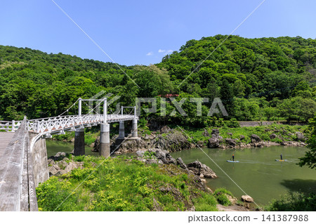 SUP on the Ishikari River and Kamui Bridge in Asahikawa City, Hokkaido [June] 141387988