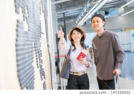 Image of middle couple traveling abroad 141389092