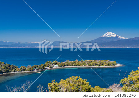 A view of Mount Fuji and Osezaki (Numazu City, Shizuoka Prefecture) 141389270
