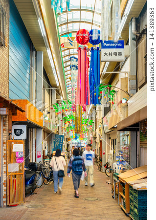 西武池袋線椎名町站,車站前:鈴蘭街(一條傳統的商店街) 西武池袋線椎名町站,車站前:鈴蘭街(一條傳統的商店街) 141389363