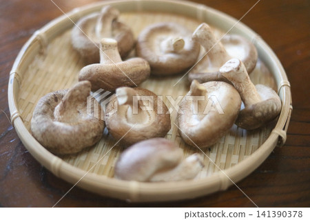 Dried shiitake mushrooms Dried shiitake mushrooms 141390378