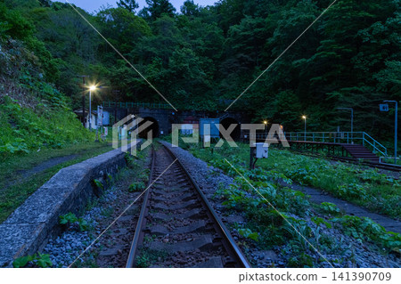 JR室蘭本線，小堀站（北海道：2022年5月） 141390709