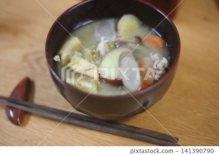Miso soup with pork and vegetables Miso soup with pork and vegetables 141390790