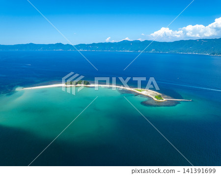 Drone footage of the stunning Mizushima Island in Tsuruga City, Fukui Prefecture, known as the "Hawaii of Hokuriku." Drone footage of the stunning Mizushima Island in Tsuruga City, Fukui Prefecture, known as the "Hawaii of Hokuriku." 141391699