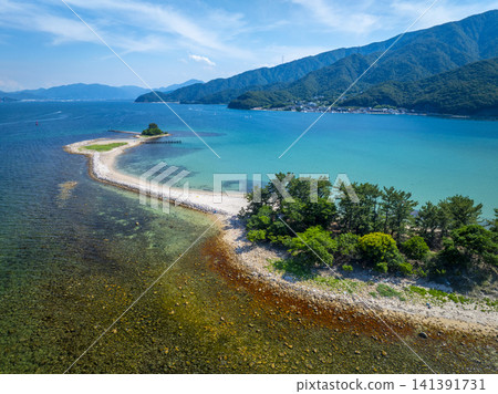 無人機拍攝的福井縣敦賀市美麗的瑞島,瑞島素有「北陸夏威夷」之稱。 無人機拍攝的福井縣敦賀市美麗的瑞島,瑞島素有「北陸夏威夷」之稱。 141391731