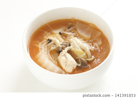 Chicken, enoki mushroom, and glass noodle kimchi soup 141391853
