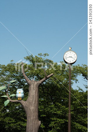 Park clock and owl sculpture Park clock and owl sculpture 141391930