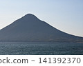 這是一座山。 141392370