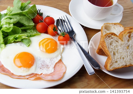 Ham egg breakfast Ham egg breakfast 141393754