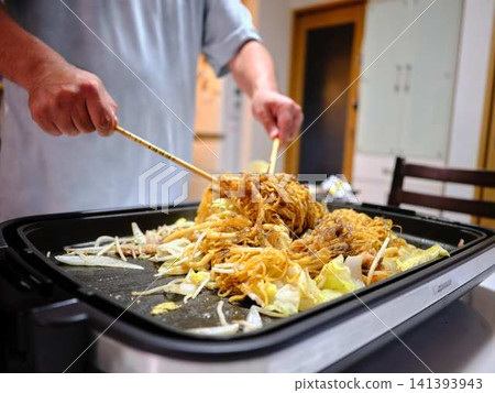 Cooking Yakisoba at a food stall Cooking Yakisoba at a food stall 141393943