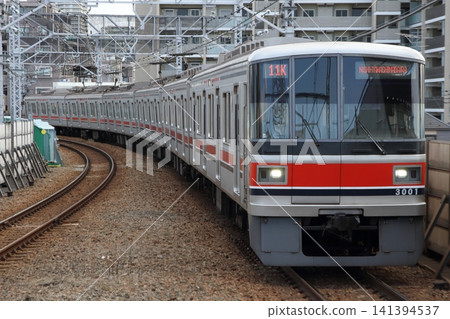 Tokyu 3000 series train set 3001F entering Hasune Station on the Toei Mita Line. Tokyu 3000 series train set 3001F entering Hasune Station on the Toei Mita Line. 141394537