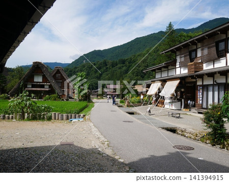 Roads within Shirakawa-go Roads within Shirakawa-go 141394915