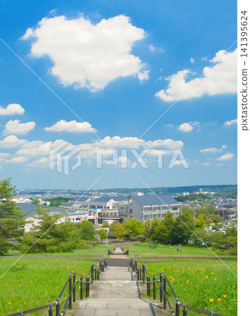 天空湛藍的住宅區 天空湛藍的住宅區 141395624