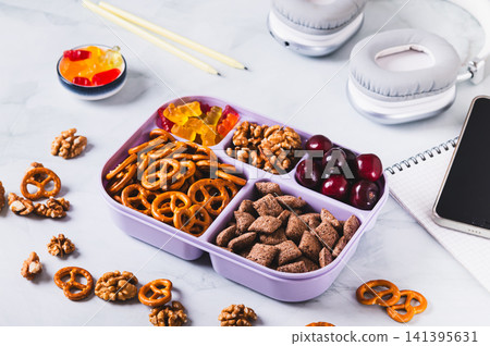 Reusable snackle lunch box for students on their desk Reusable snackle lunch box for students on their desk 141395631