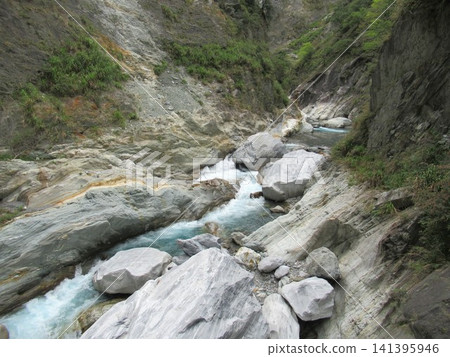 從台灣太魯閣峽谷白陽步道眺望立霧峽谷 從台灣太魯閣峽谷白陽步道眺望立霧峽谷 141395946
