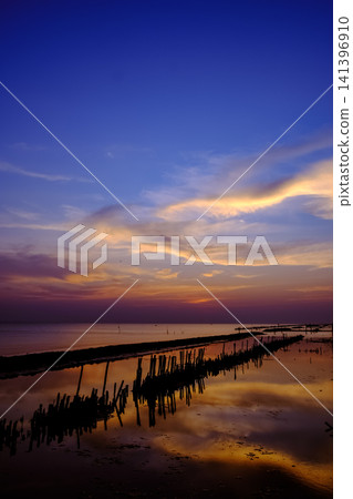 Vibrant Sunset Over Serene sea with Stunning Sky Reflection Vibrant Sunset Over Serene sea with Stunning Sky Reflection 141396910