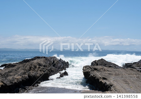 Waves to beat on the island Waves to beat on the island 141398558