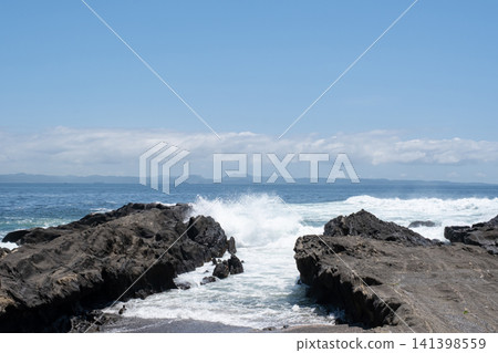 Waves to beat on the island Waves to beat on the island 141398559