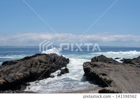 Waves to beat on the island Waves to beat on the island 141398562