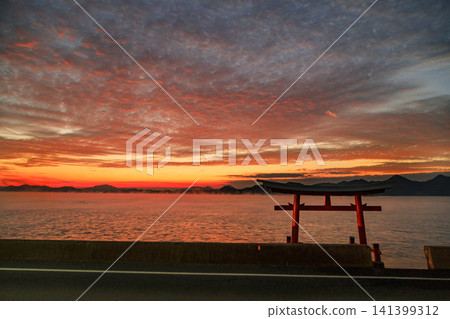 Morning glow over the Seto Inland Sea, Hiroshima Prefecture, with sea fog drifting through the water. Morning glow over the Seto Inland Sea, Hiroshima Prefecture, with sea fog drifting through the water. 141399312