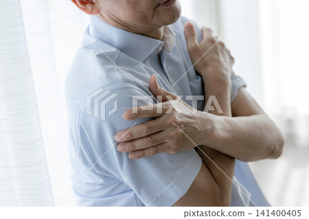 冷漠的老男人 141400405