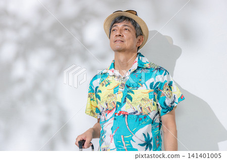 戴太陽鏡的老人 141401005