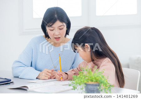 Parents and children talking about learning 141401269