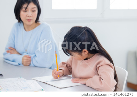 Parents and children talking about learning Parents and children talking about learning 141401275