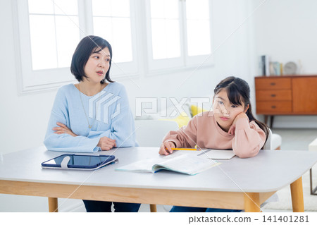 Parents and children talking about learning Parents and children talking about learning 141401281