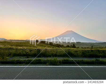 從國道上看到的富士山 141403284