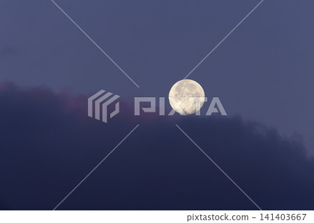 The moon of dawn The moon of dawn 141403667