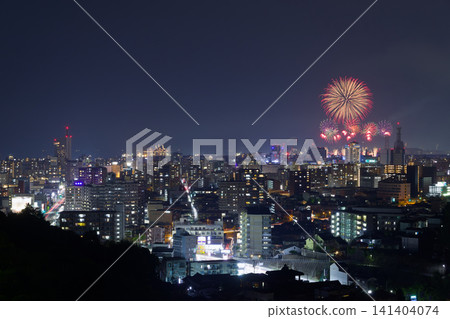 大分市的夜景和煙花（大分縣大分市） 141404074